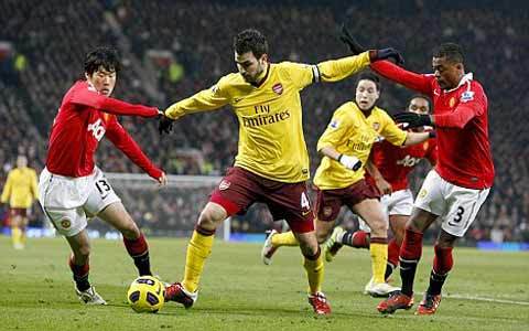 Evra xát muối vào thất bại của Arsenal