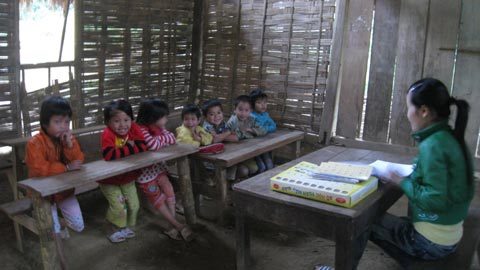 Những mầm non lớn lên từ vách nứa, cơm rau