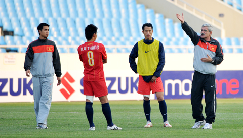 Việt Nam - Malaysia: Còn nước, tát tới cùng!