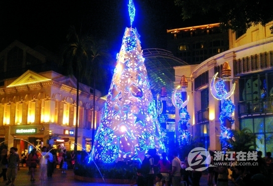 Chiêm ngưỡng những cây thông Noel độc đáo nhất năm 2010
