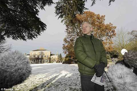 Ông chủ WikiLeaks kể sự hãi hùng trong tù