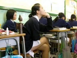 Lạ kỳ nữ sinh giả ngất để 