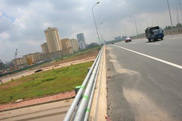 BĐS dọc Đại lộ Thăng Long bị 