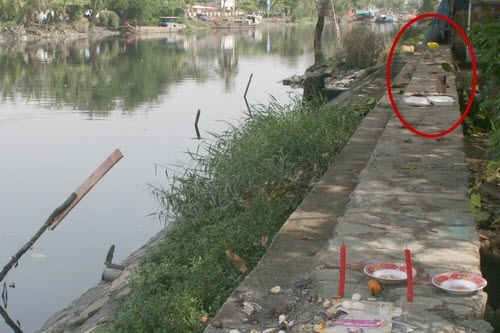 Đau lòng 3 bé trai rớt xuống kênh chết đuối