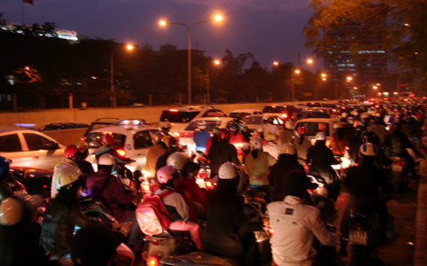 Hà Nội kẹt cứng trong đêm Noel