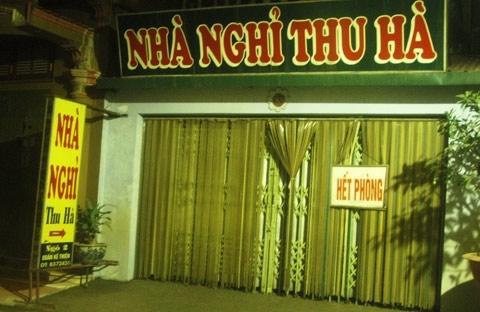 Hì hục tìm nhà nghỉ đêm Noel