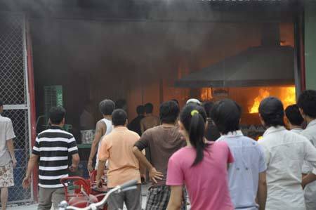 TP.HCM: Hỏa hoạn, nhiều người tháo chạy