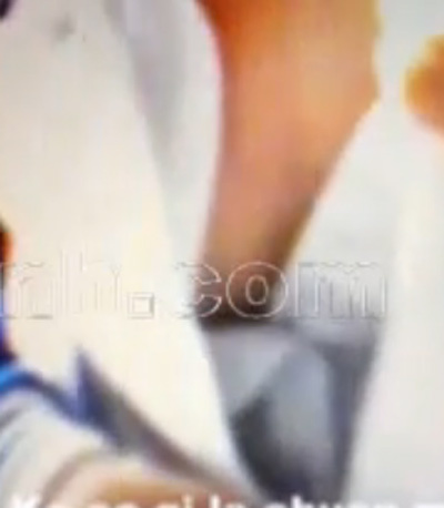 Lộ clip nữ sinh khoe ngực xin thẻ điện thoại