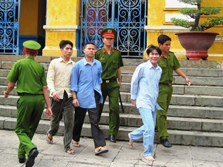 Một nụ hôn, 2 mạng người