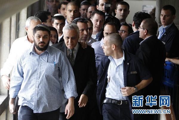 Cựu tổng thống Israel ra tòa vì tội hiếp dâm