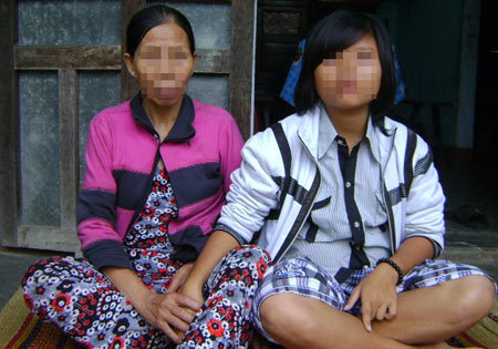 Căm phẫn 2 cụ hàng xóm làm nhục nữ sinh