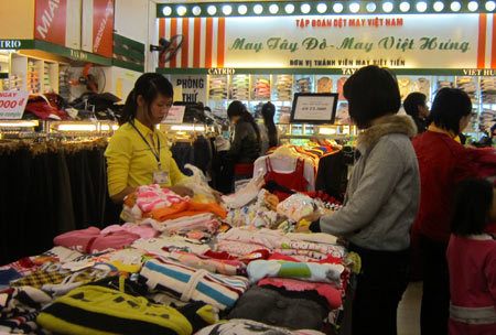 Hủy chơi Tết, hối hả làm thêm