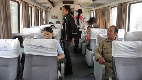 Bắt đối tượng bán vé tàu Tết giả