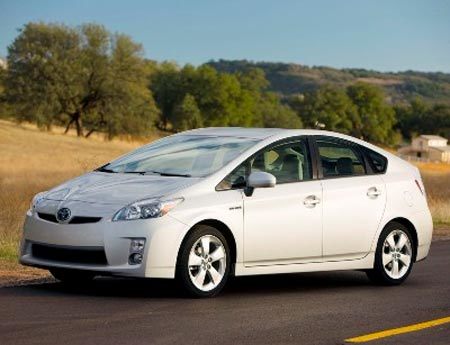 Toyota Prius soán ngôi Corolla sau 2 thập kỷ