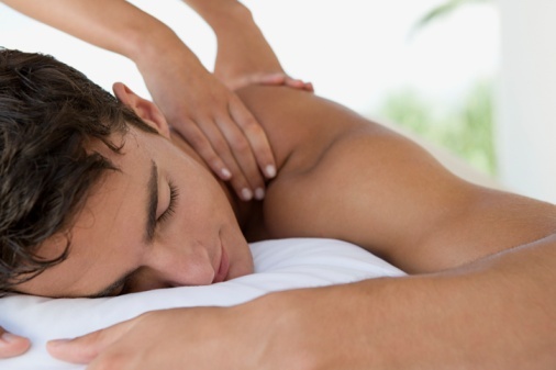 Cưỡng hiếp nhân viên mát-xa để được vào tù