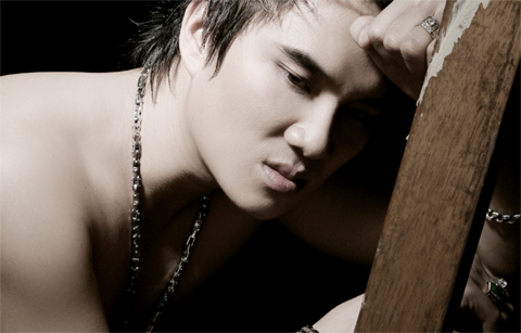 Lâm Chấn Huy lại khoe hình nude