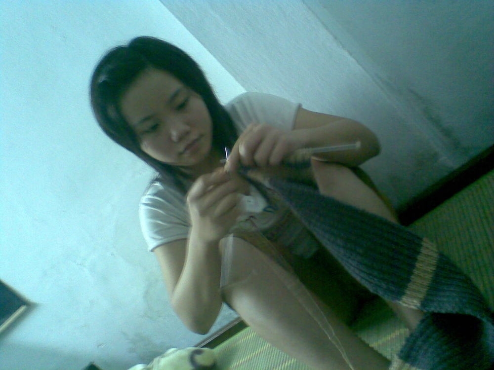 Giới trẻ đua nhau đan khăn chống lạnh
