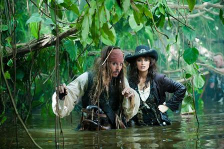 Penelope Cruz không nhịn được cười trước Johnny Depp