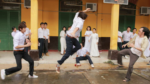 Sao teen WanBi Tuấn Anh bị tra tấn dã man