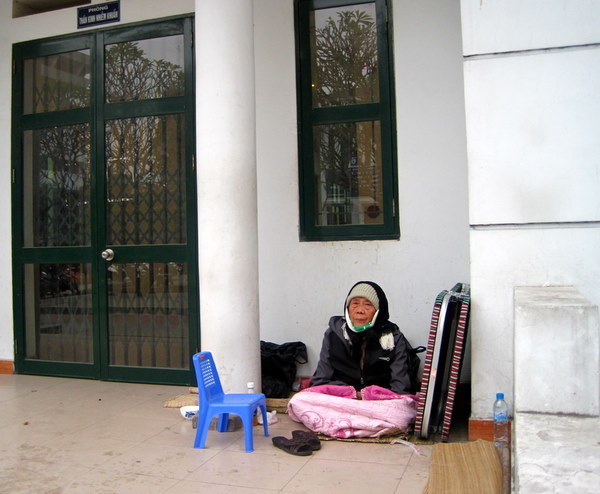 Bệnh nhân nghèo co ro chống lạnh