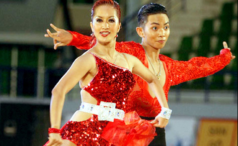 Nữ hoàng dance sport Khánh Thi tái hợp Chí Anh