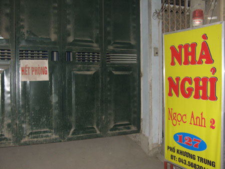 Teen đổ xô vào nhà nghỉ tránh rét