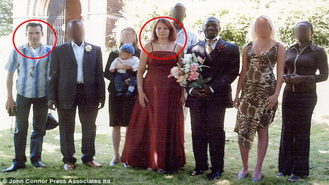 Vì tiền, dâng bạn gái cho người khác