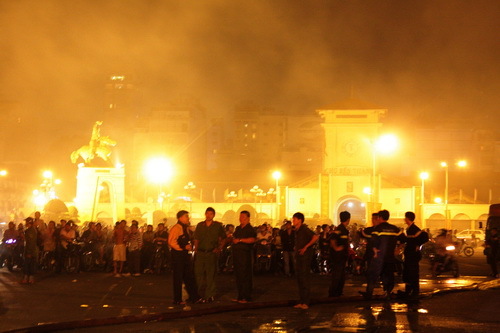 TP.HCM: Cháy lớn sát chợ Bến Thành