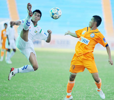 Vật cản lên V.League 2011: Bóng ma tiêu cực