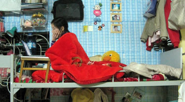 Muôn kiểu chống lại lạnh giá của sinh viên