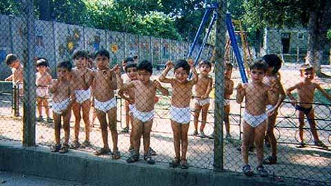 Trẻ mồ côi bị hiếp dâm tập thể trong cô nhi viện