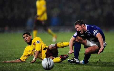 Arsenal: “Những đứa trẻ” không chịu lớn?