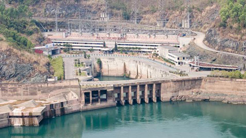 Thiếu nước, cả lương thực và điện đều 