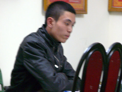 Nữ sinh vác dao hỗn chiến giữa phố