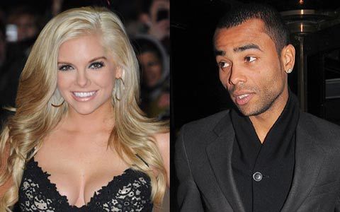 Ashley Cole bị người đẹp Mỹ 