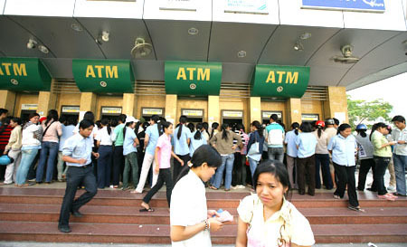 Nguy cơ mất Tết vì cây ATM... giở chứng?