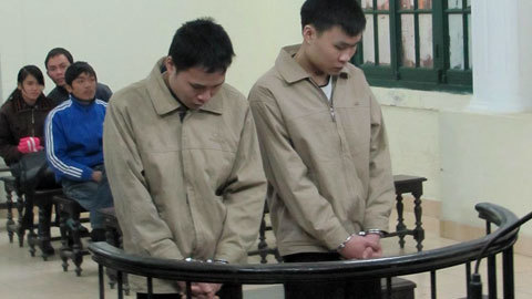 Người mẹ có hai con hứng tội giết người