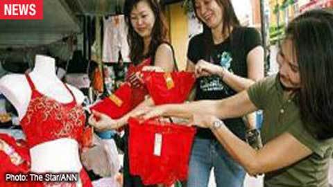 Mốt mặc đồ lót đỏ dịp Tết