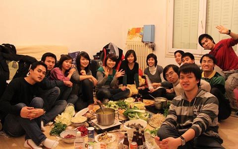 Người Việt xa xứ ăn Tết xôm hơn ở nhà