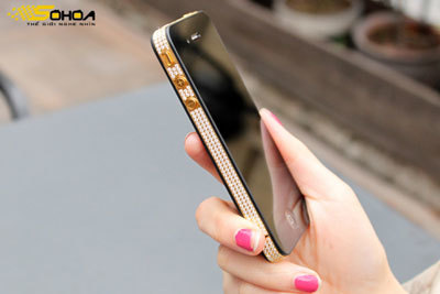 iPhone 4 mạ vàng, đính đá Swarovski đẹp long lanh