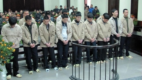 Hà Nội: Cảnh sát phường trộm súng đem bán