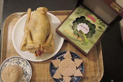 Đón Tết với gà cúng không đầu