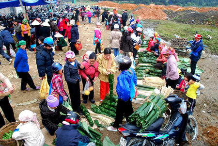 Hòa mình trong chợ Tết vùng cao