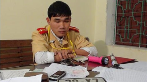 Giả cảnh sát giao thông kiếm tiền dịp Tết