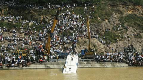 Tác nghiệp bão lũ: Chuyện bây giờ mới kể