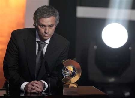 Đầu năm coi bói cho Mourinho và Messi