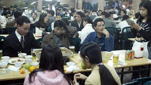 Nhà hàng, quán nhậu đông nghịt sau Tết