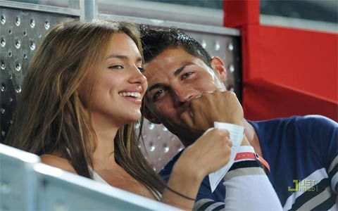 Bồ CR7 dẫn đầu top 50 phụ nữ quyến rũ nhất TG