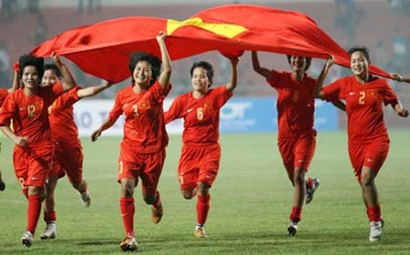 VN chật vật ước mơ hội nhập kinh tế bằng... bóng đá