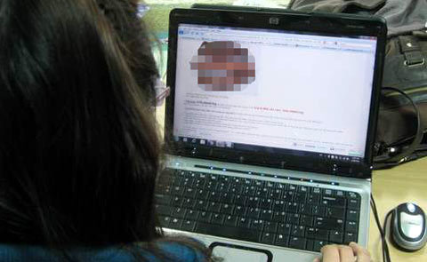 Mẹ lập nick ảo, phát hiện con chat sex